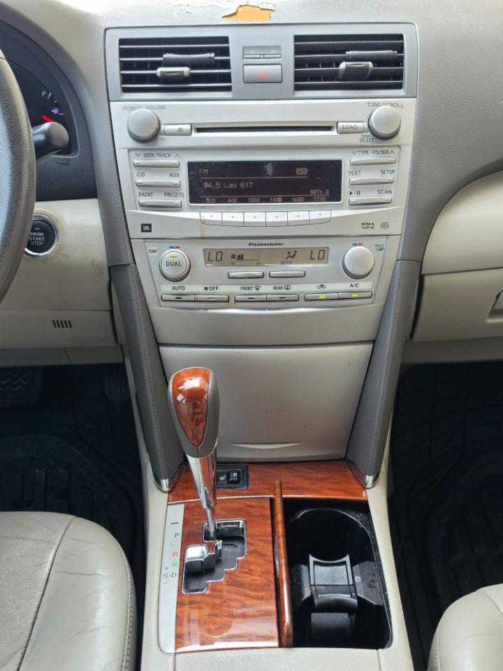 Toyota Camry 4dr Sdn V6 Auto XLE (Natl) 2011