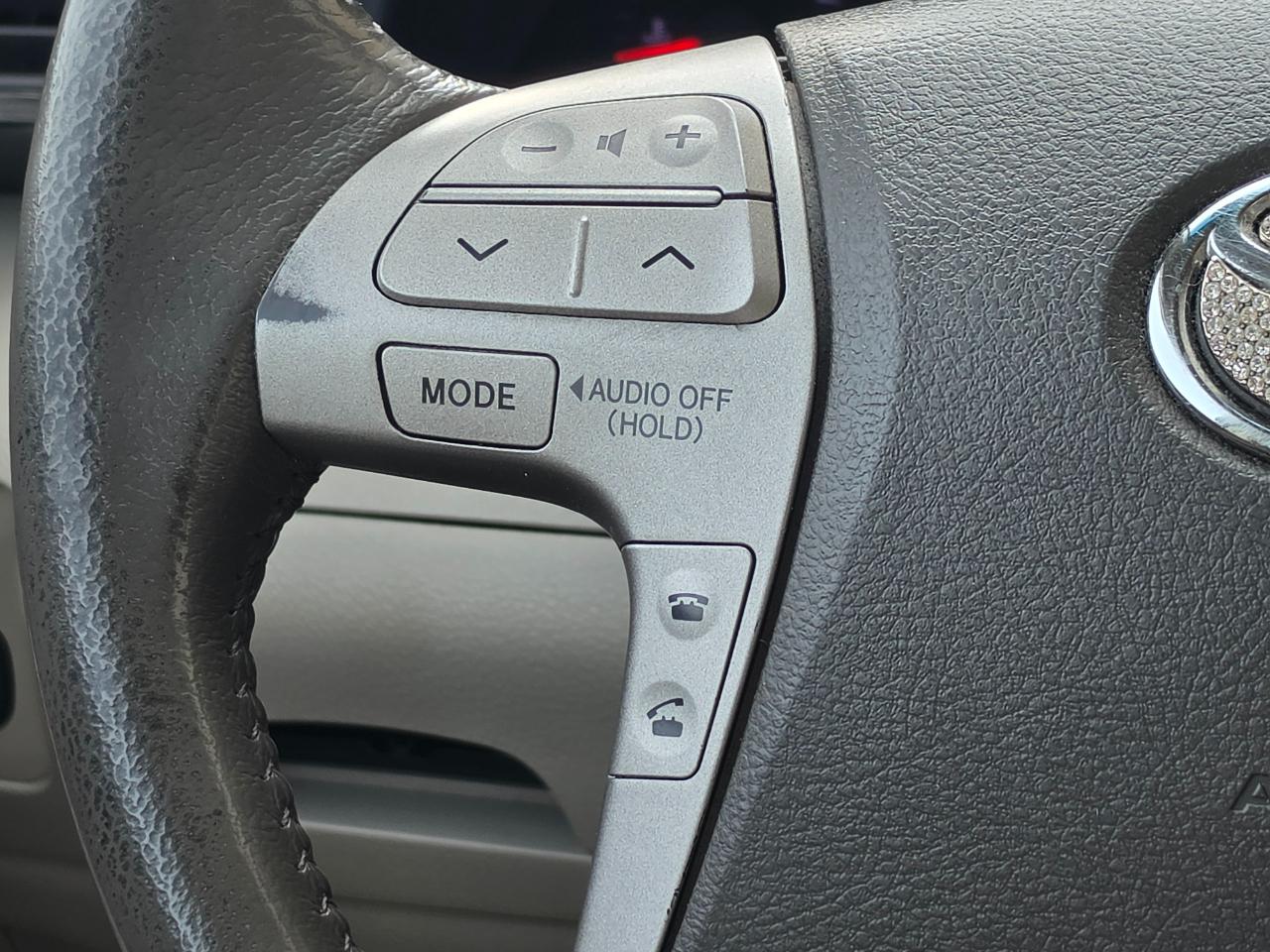 Toyota Camry 4dr Sdn V6 Auto XLE (Natl) 2011