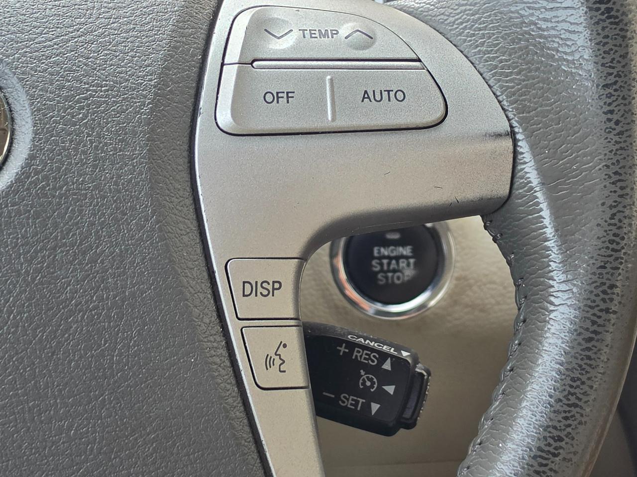 Toyota Camry 4dr Sdn V6 Auto XLE (Natl) 2011