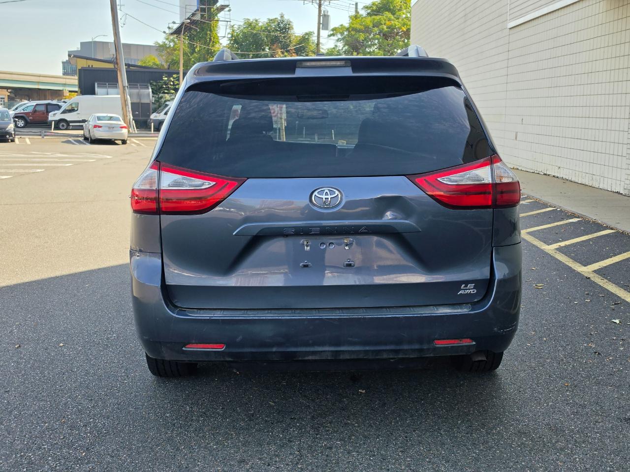 Toyota Sienna LE AWD 7-Passenger (Natl) 2017