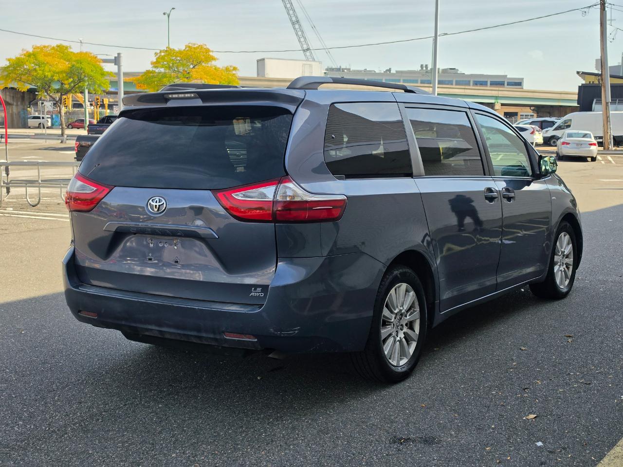Toyota Sienna LE AWD 7-Passenger (Natl) 2017