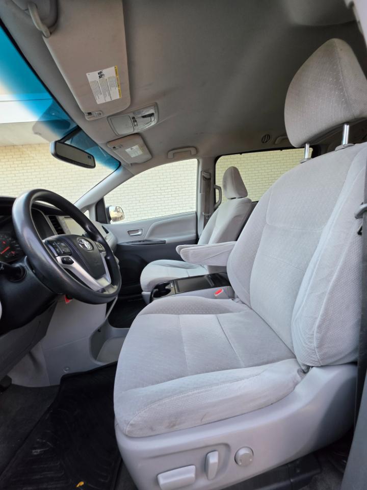 Toyota Sienna LE AWD 7-Passenger (Natl) 2017