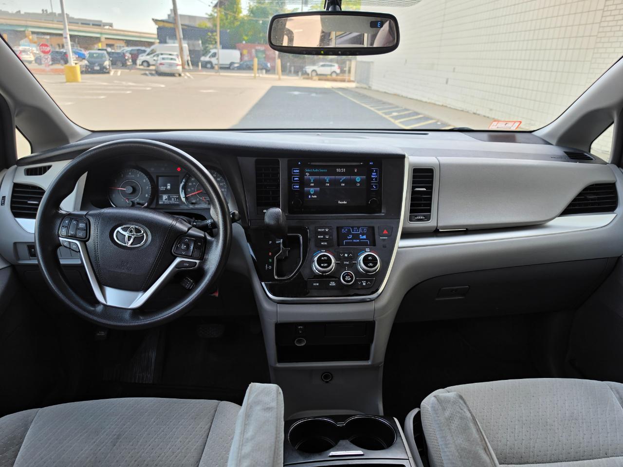 Toyota Sienna LE AWD 7-Passenger (Natl) 2017