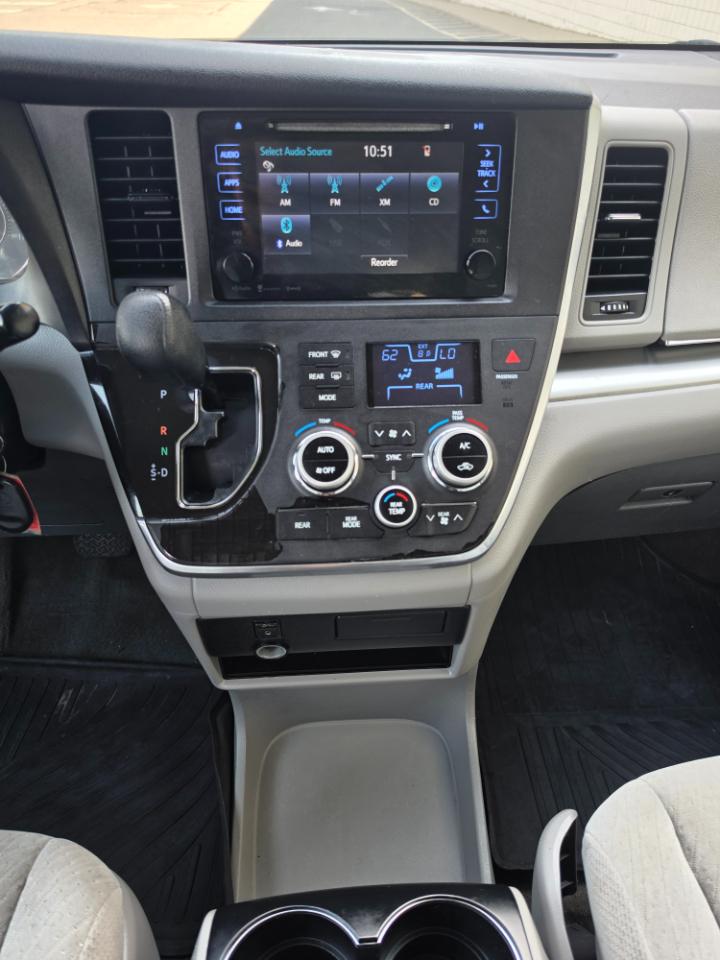 Toyota Sienna LE AWD 7-Passenger (Natl) 2017