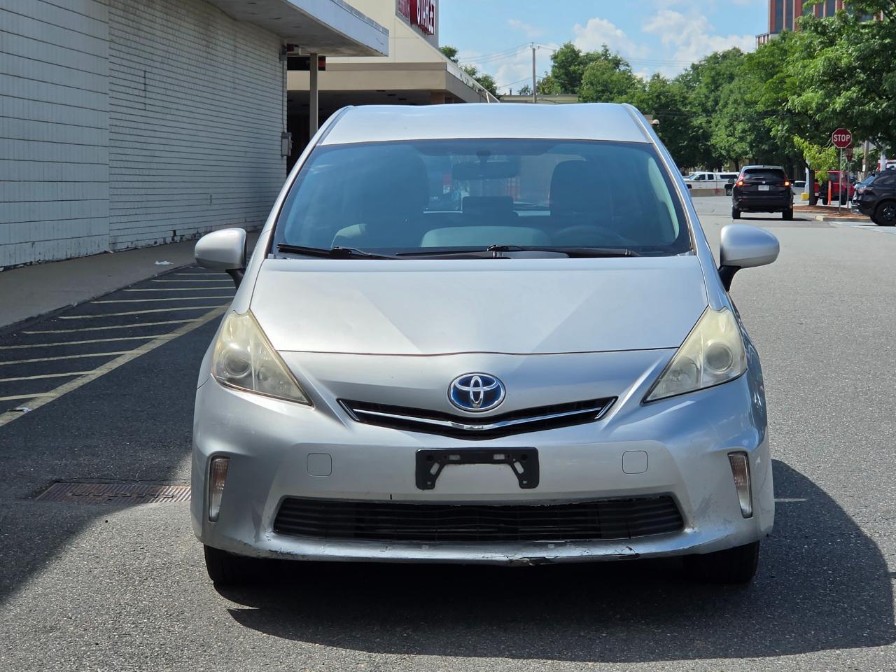 Toyota Prius V 5dr Wgn Three (Natl) 2012