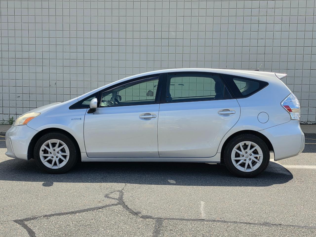 Toyota Prius V 5dr Wgn Three (Natl) 2012