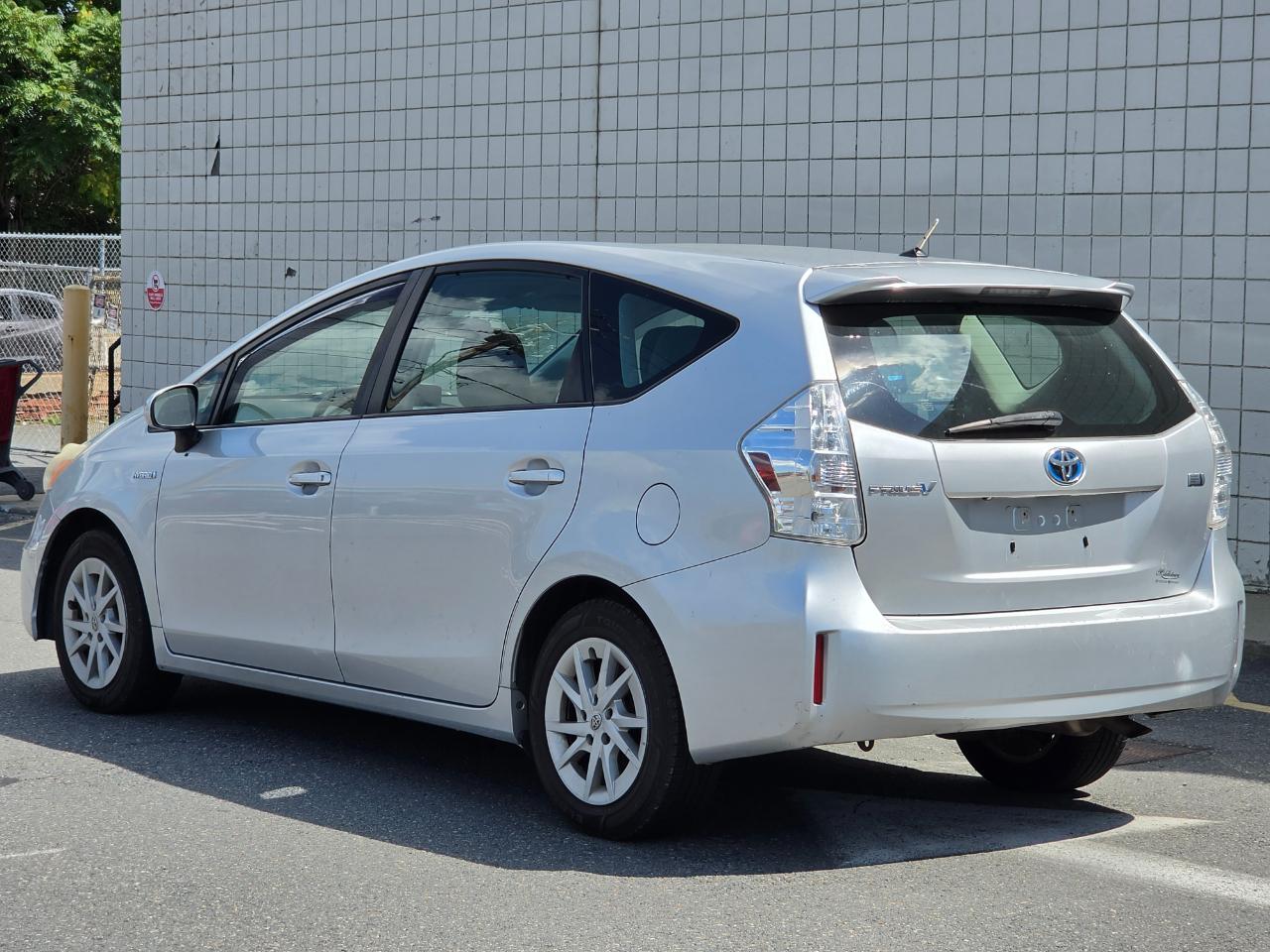 Toyota Prius V 5dr Wgn Three (Natl) 2012