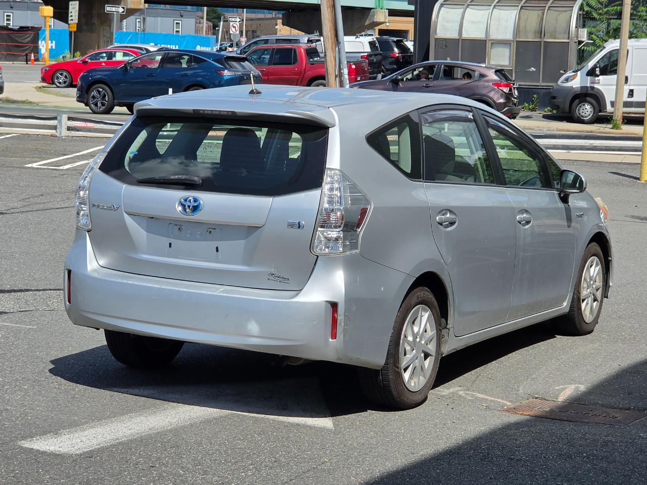 Toyota Prius V 5dr Wgn Three (Natl) 2012