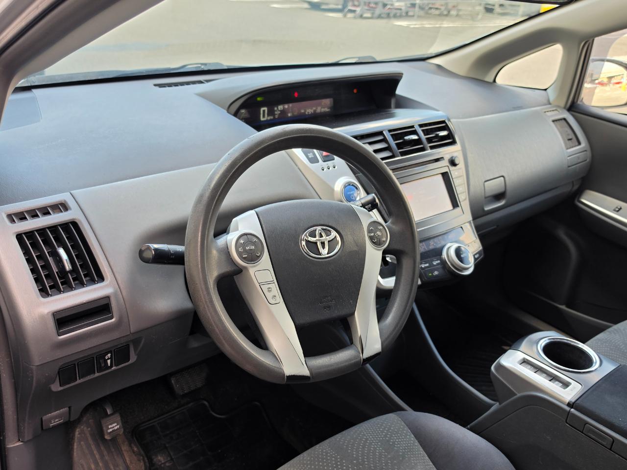 Toyota Prius V 5dr Wgn Three (Natl) 2012