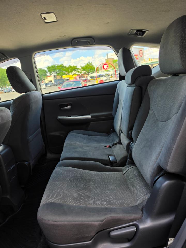 Toyota Prius V 5dr Wgn Three (Natl) 2012