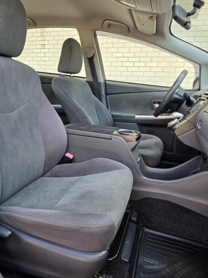 Toyota Prius V 5dr Wgn Three (Natl) 2012