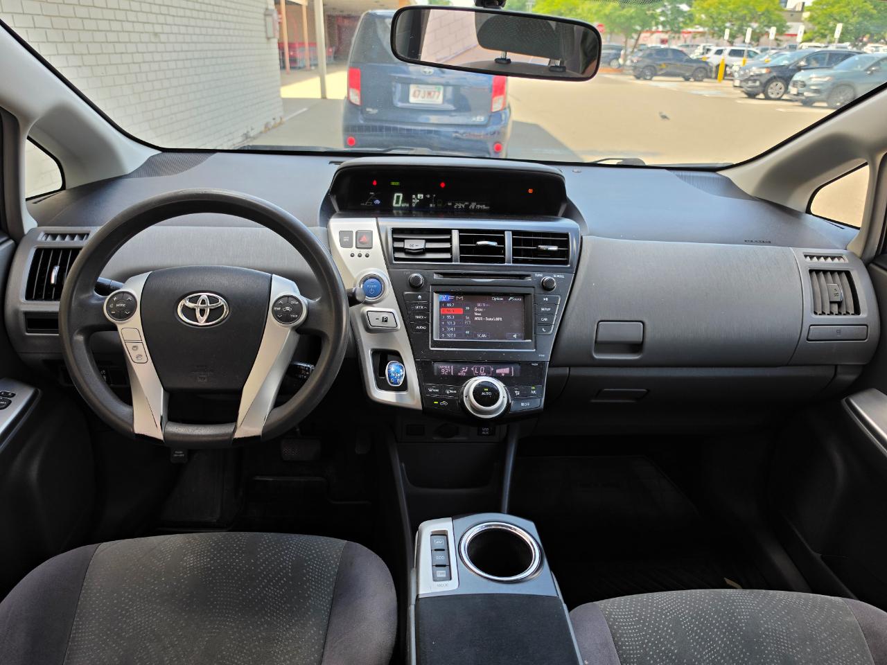 Toyota Prius V 5dr Wgn Three (Natl) 2012
