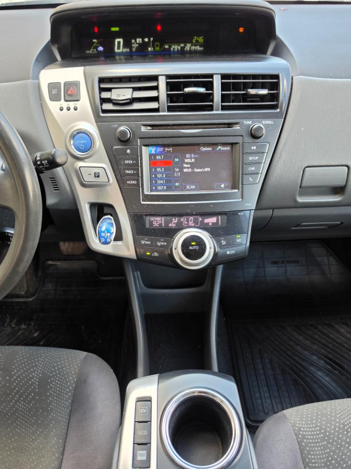 Toyota Prius V 5dr Wgn Three (Natl) 2012