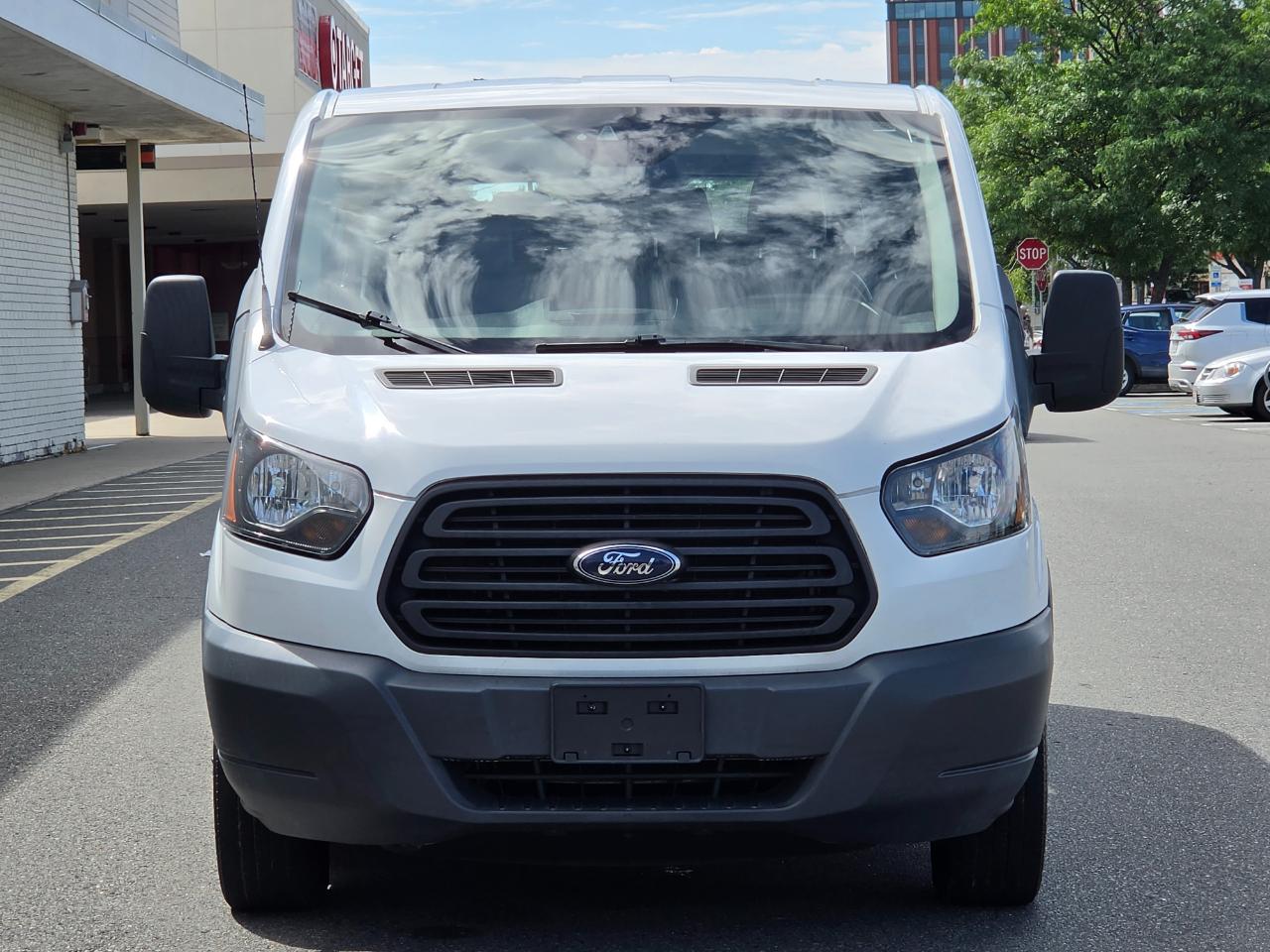 Ford Transit Passenger Wagon T-350 148" Low Roof XLT Swing-Out RH Dr 2018