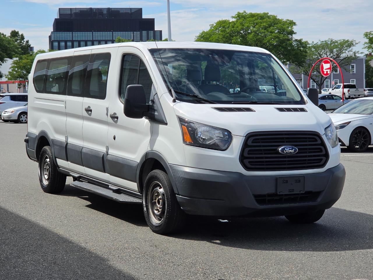 Ford Transit Passenger Wagon T-350 148" Low Roof XLT Swing-Out RH Dr 2018