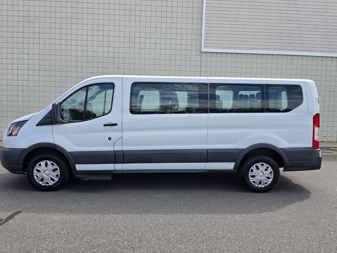 Ford Transit Passenger Wagon T-350 148" Low Roof XLT Swing-Out RH Dr 2018