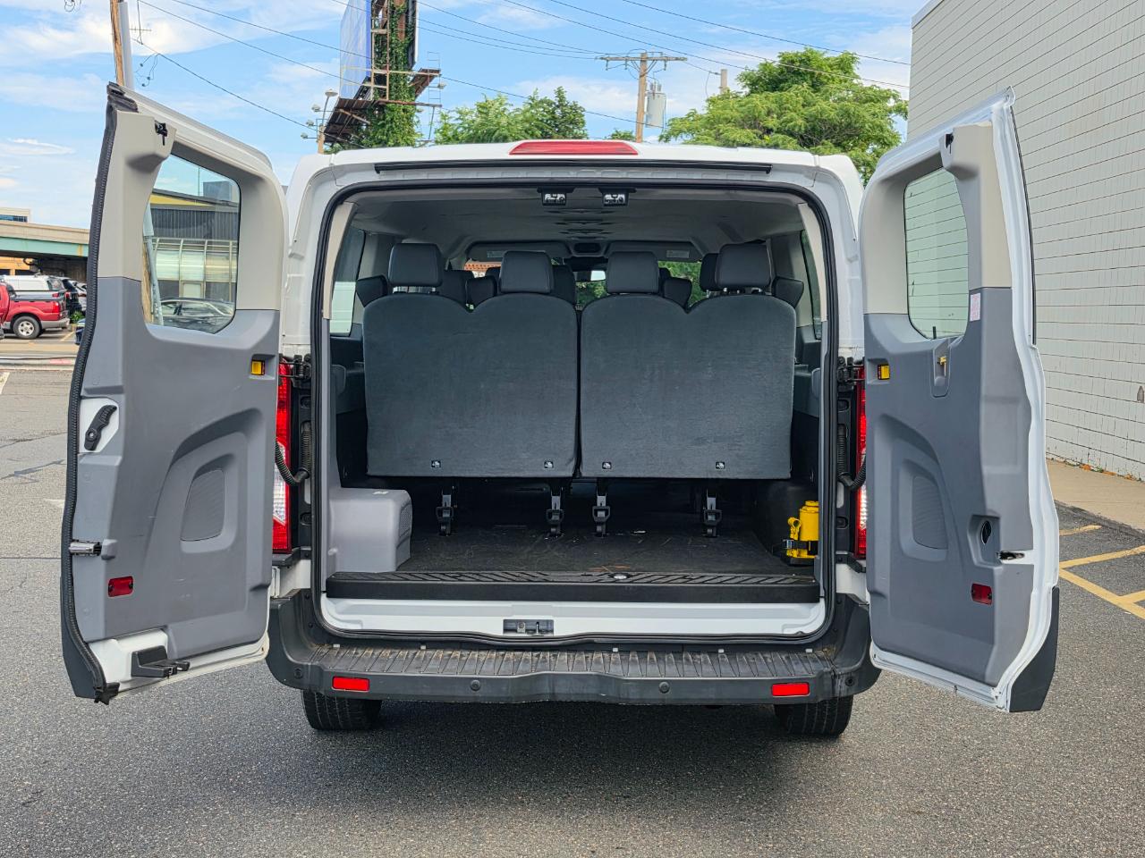 Ford Transit Passenger Wagon T-350 148" Low Roof XLT Swing-Out RH Dr 2018