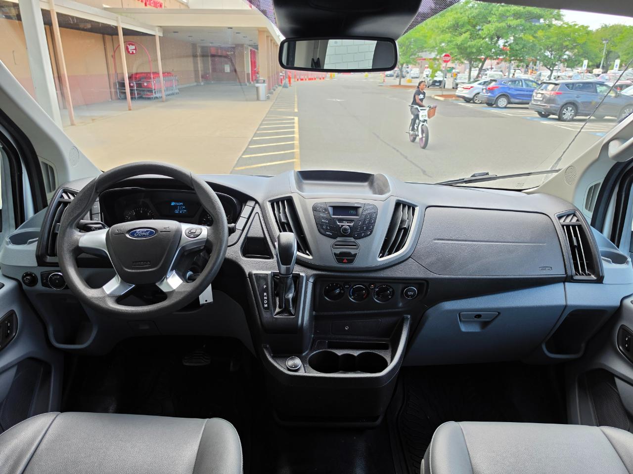Ford Transit Passenger Wagon T-350 148" Low Roof XLT Swing-Out RH Dr 2018