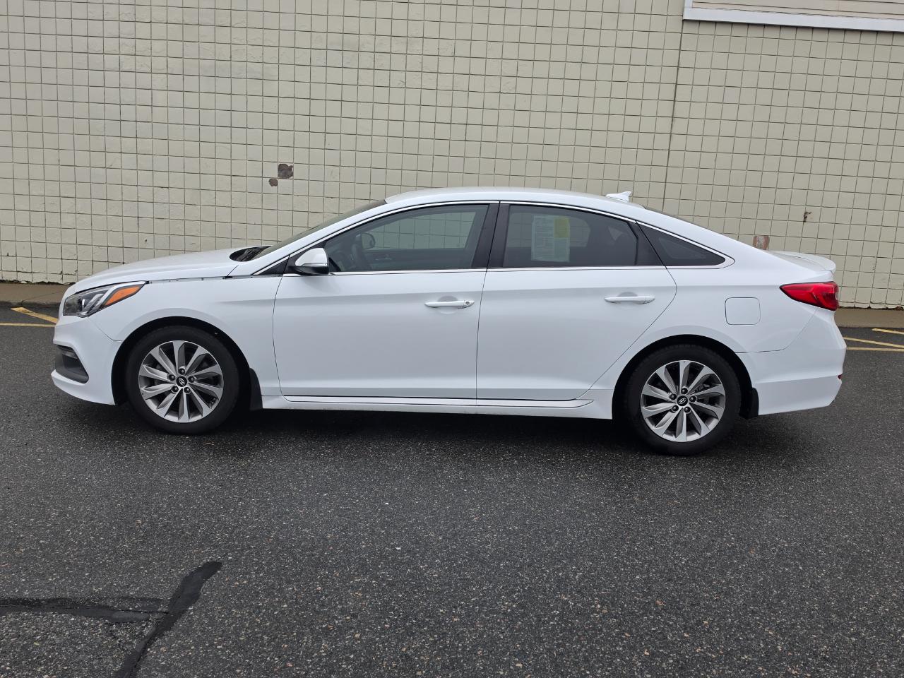 Hyundai Sonata 4dr Sdn 2.4L Sport PZEV 2016