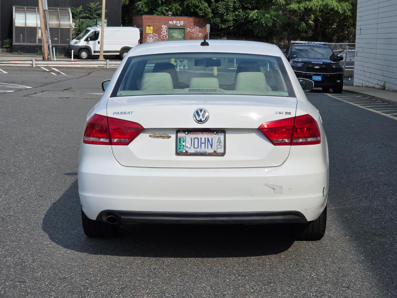 Volkswagen Passat 4dr Sdn 1.8T Auto SE w/Sunroof & Nav PZEV 2014