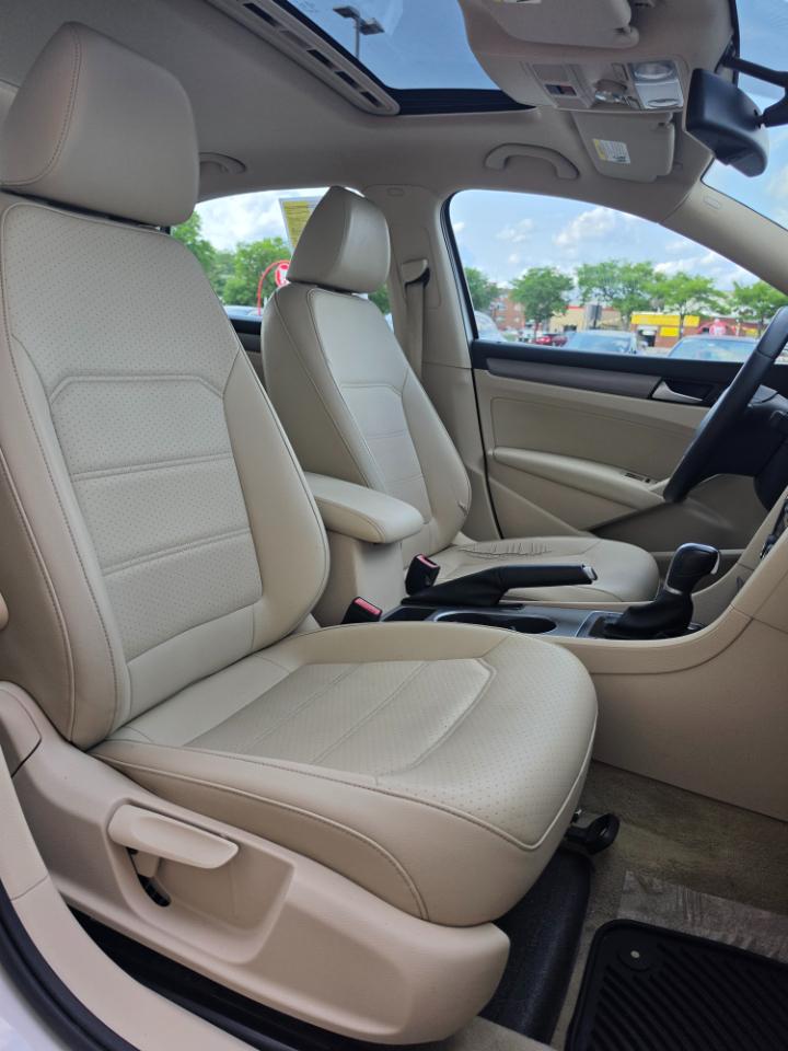 Volkswagen Passat 4dr Sdn 1.8T Auto SE w/Sunroof & Nav PZEV 2014