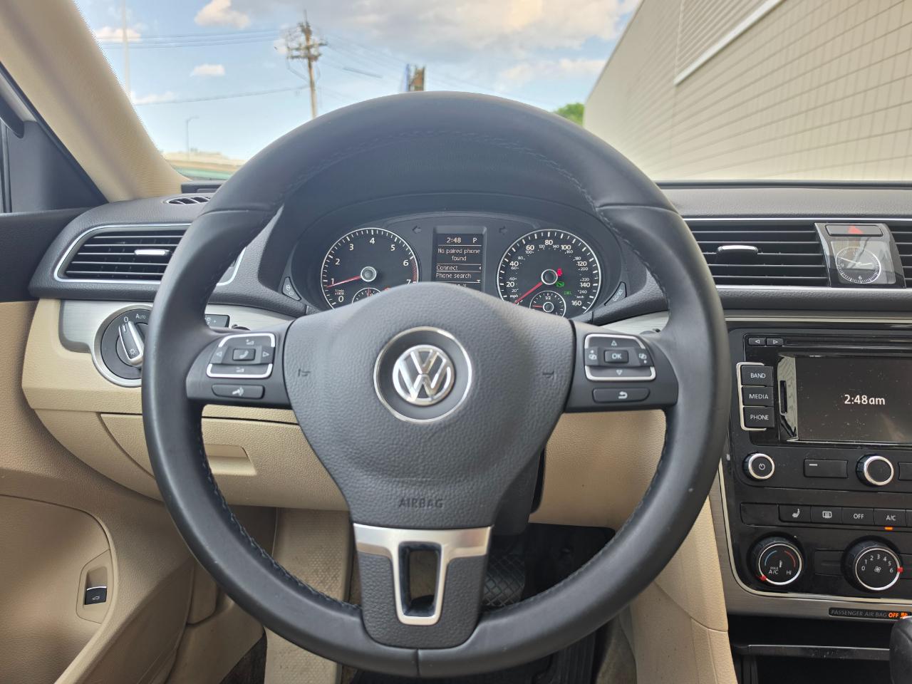 Volkswagen Passat 4dr Sdn 1.8T Auto SE w/Sunroof & Nav PZEV 2014