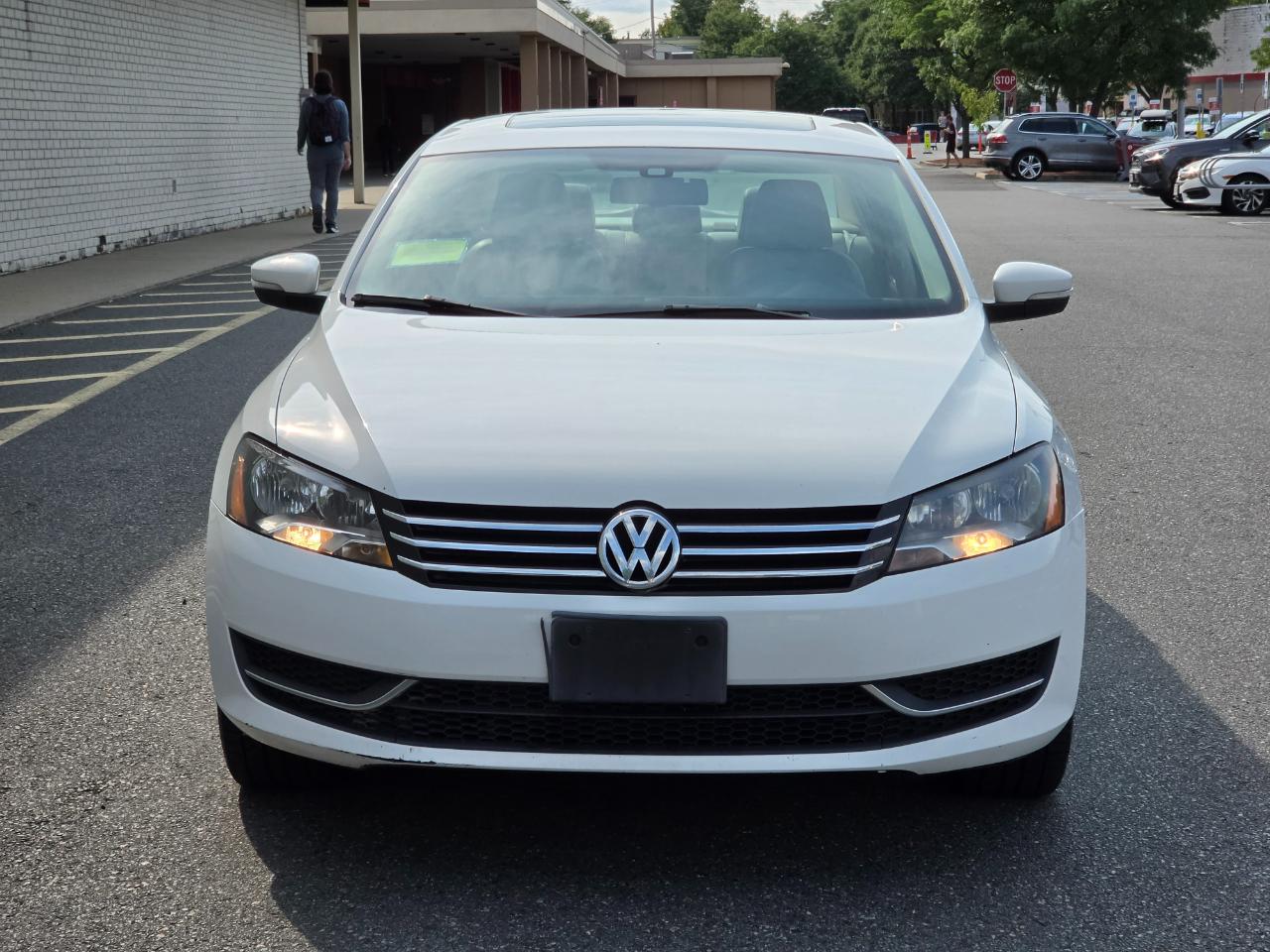 Volkswagen Passat 4dr Sdn 1.8T Auto SE w/Sunroof & Nav PZEV 2014