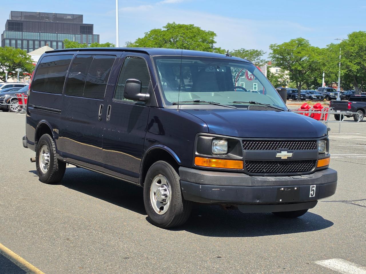 Chevrolet Express Passenger RWD 2500 135" LS 2013