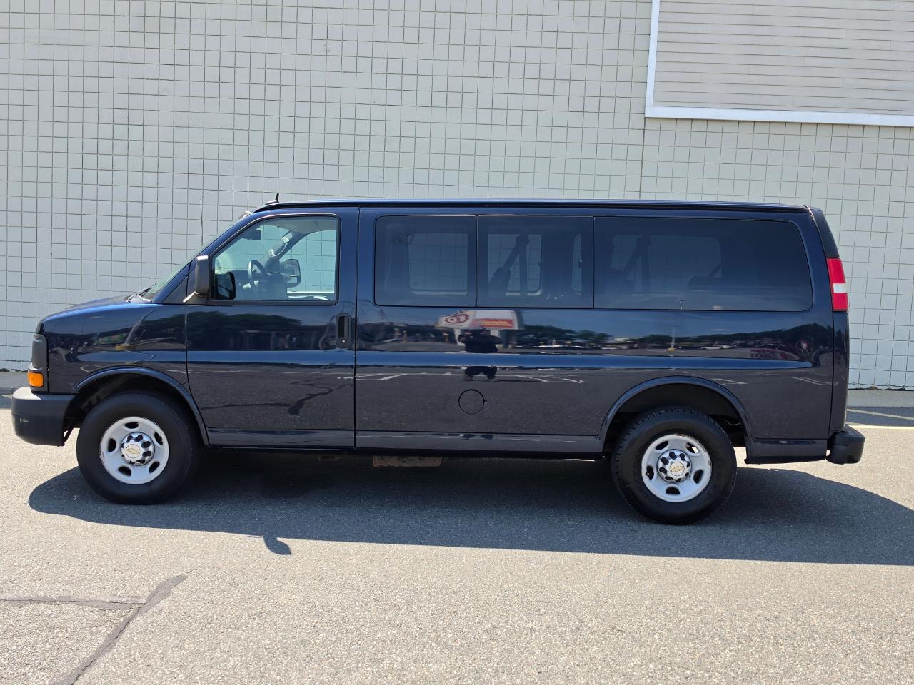 Chevrolet Express Passenger RWD 2500 135" LS 2013