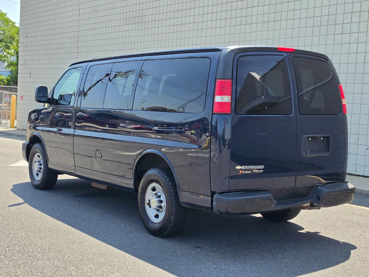 Chevrolet Express Passenger RWD 2500 135" LS 2013
