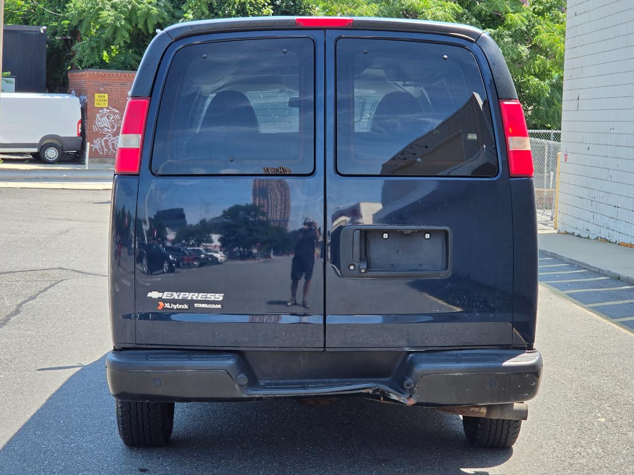 Chevrolet Express Passenger RWD 2500 135" LS 2013