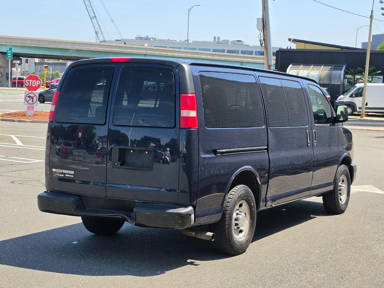 Chevrolet Express Passenger RWD 2500 135" LS 2013
