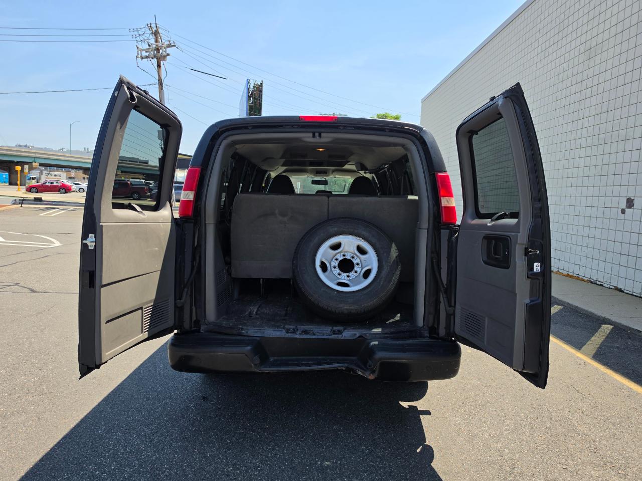 Chevrolet Express Passenger RWD 2500 135" LS 2013