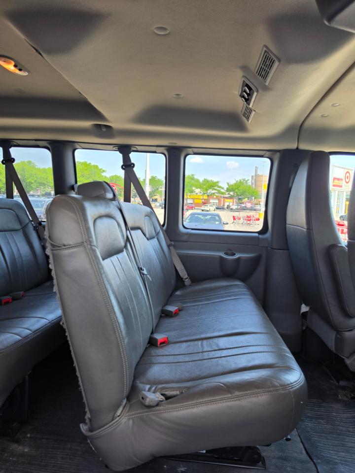 Chevrolet Express Passenger RWD 2500 135" LS 2013
