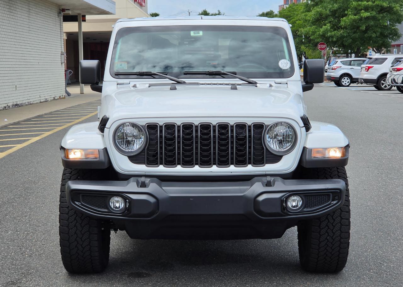 Jeep Gladiator Nighthawk 4x4 *Ltd Avail* 2025