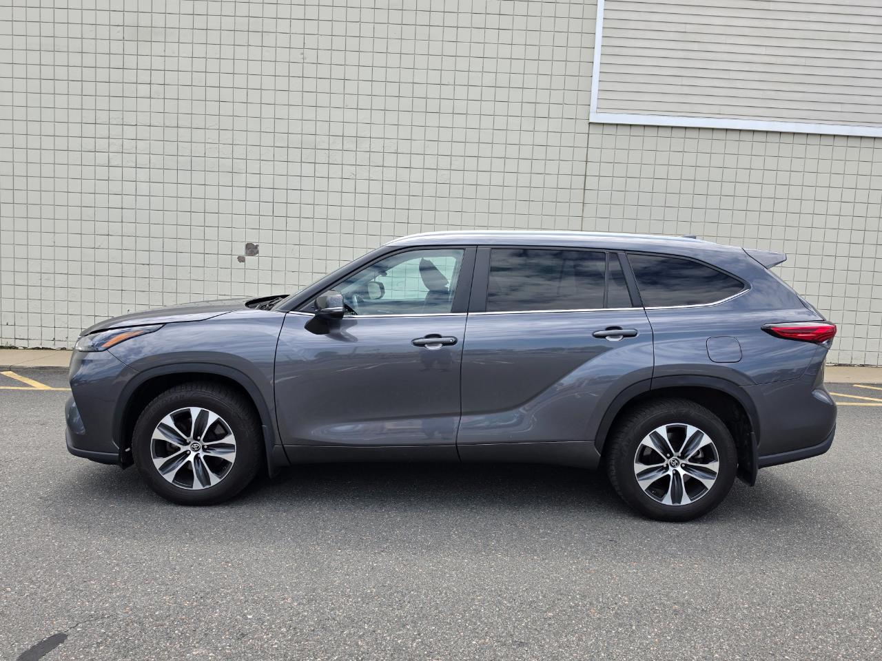 Toyota Highlander Platinum AWD (Natl) 2023