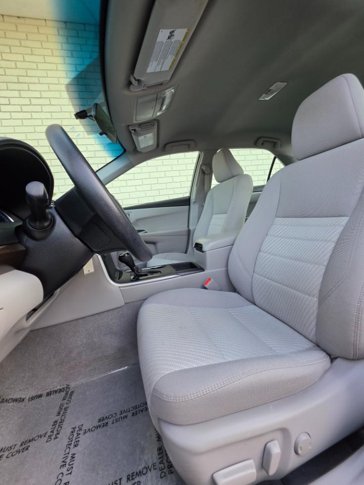 Toyota Camry XLE Auto (Natl) 2017