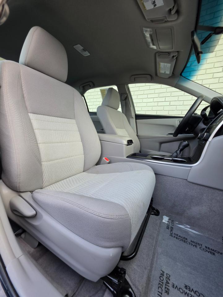 Toyota Camry XLE Auto (Natl) 2017