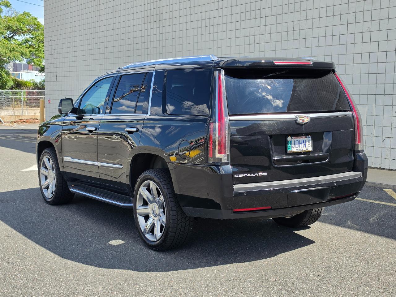 Cadillac Escalade 2WD 4dr Luxury 2019
