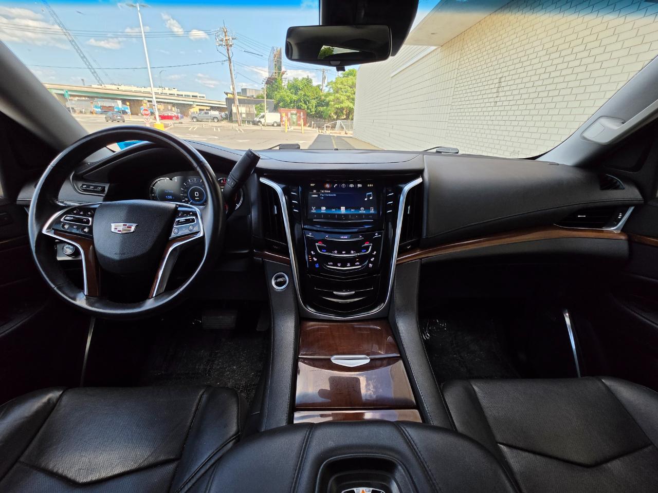 Cadillac Escalade 2WD 4dr Luxury 2019
