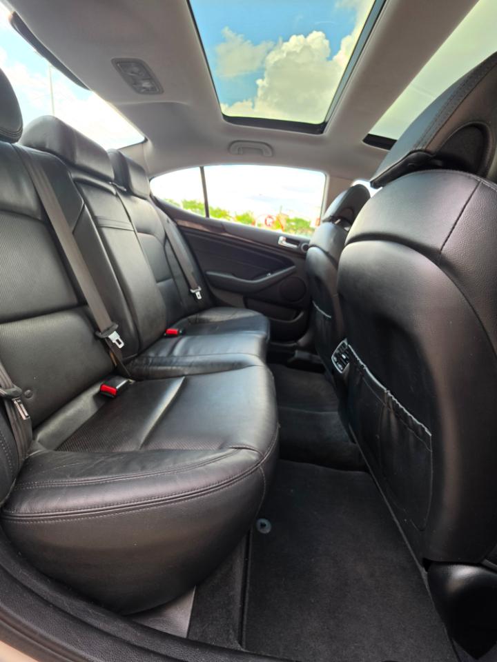 Kia Cadenza 4dr Sdn Premium 2016