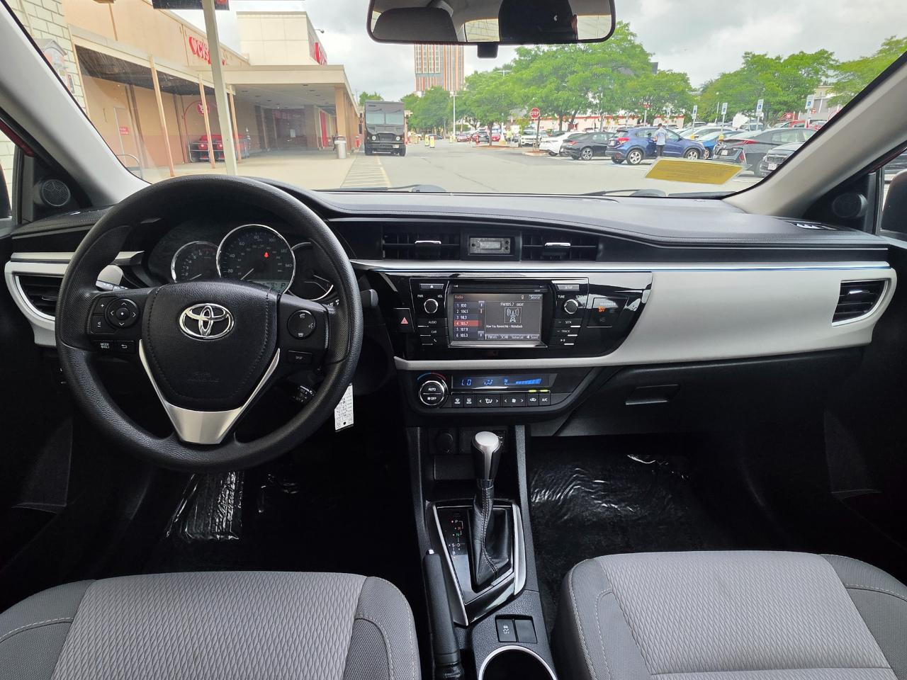 Toyota Corolla 4dr Sdn CVT LE Premium (Natl) 2015