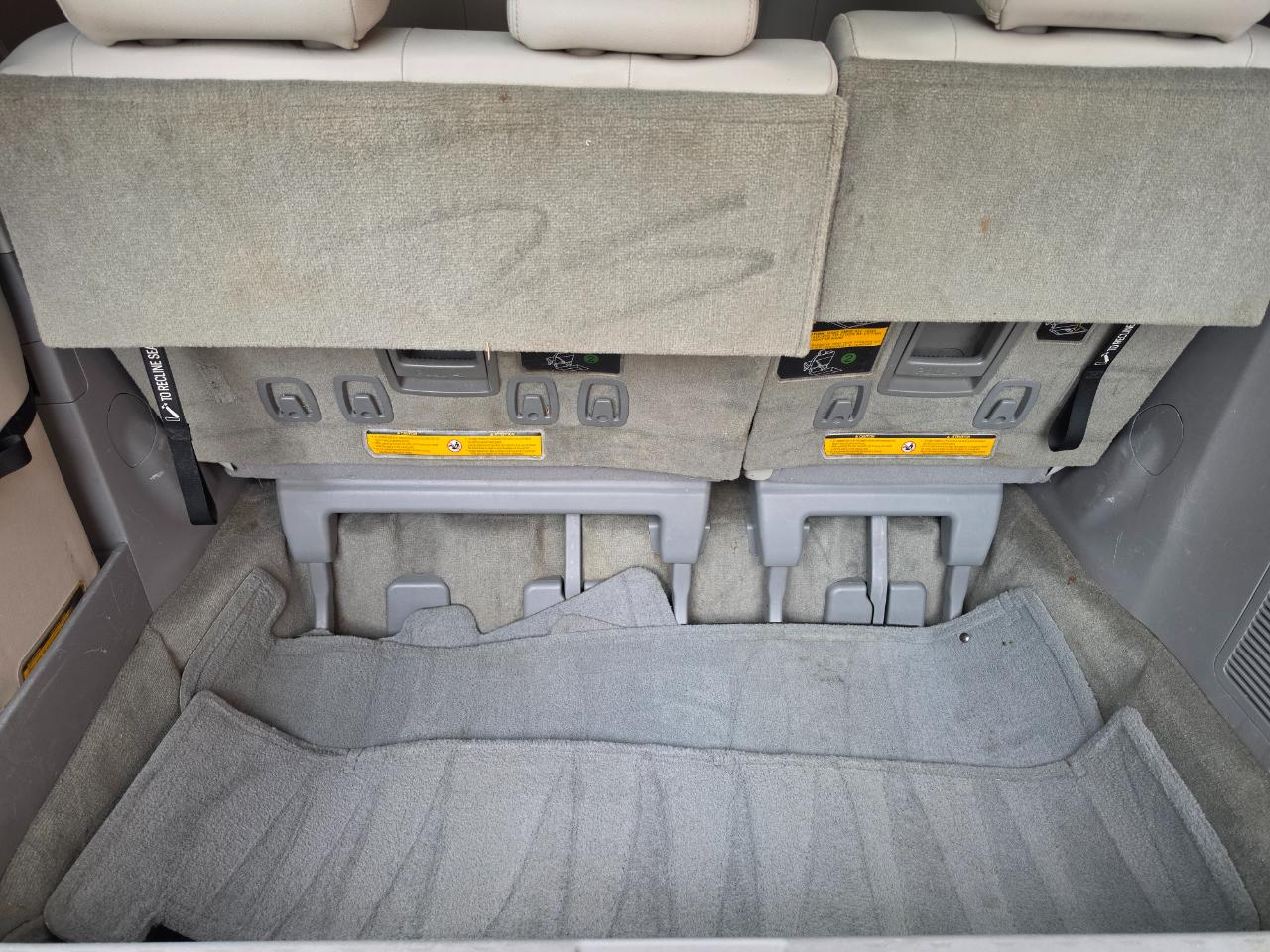 Toyota Sienna 5dr 7-Pass Van V6 XLE AAS FWD (Natl) 2012