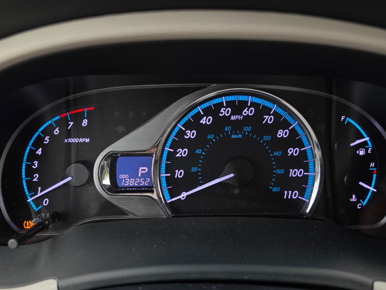 Toyota Sienna 5dr 7-Pass Van V6 XLE AAS FWD (Natl) 2012