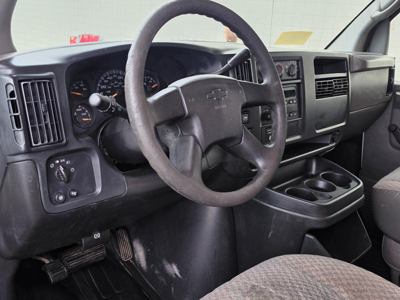Chevrolet Express Commercial Cutaway 139" WB C6Y 2004