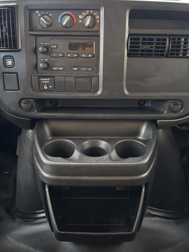 Chevrolet Express Commercial Cutaway 139" WB C6Y 2004