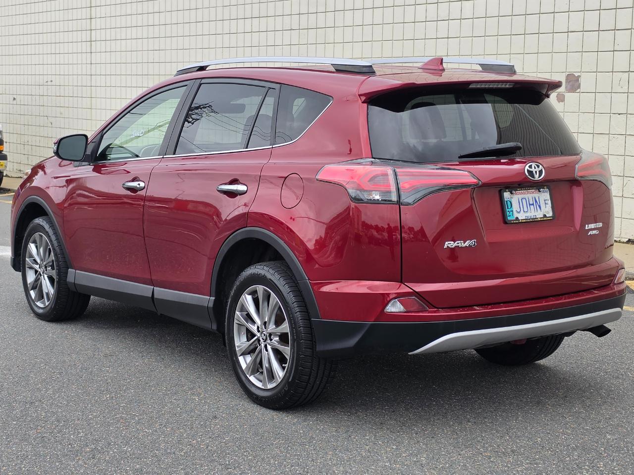 Toyota RAV4 Limited AWD (Natl) 2018