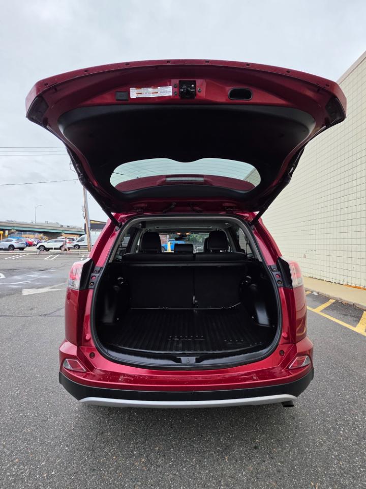 Toyota RAV4 Limited AWD (Natl) 2018