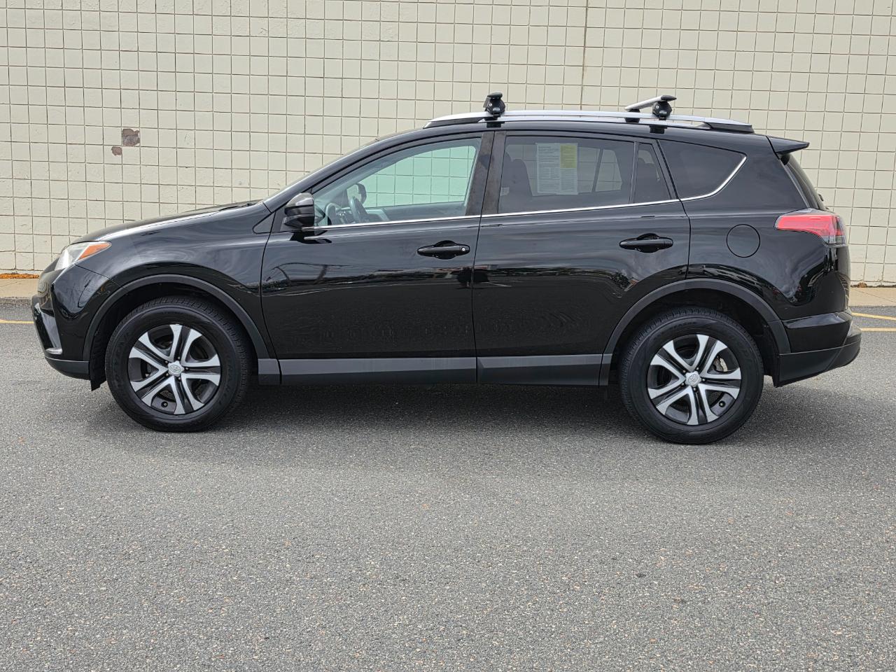Toyota RAV4 LE AWD (Natl) 2017
