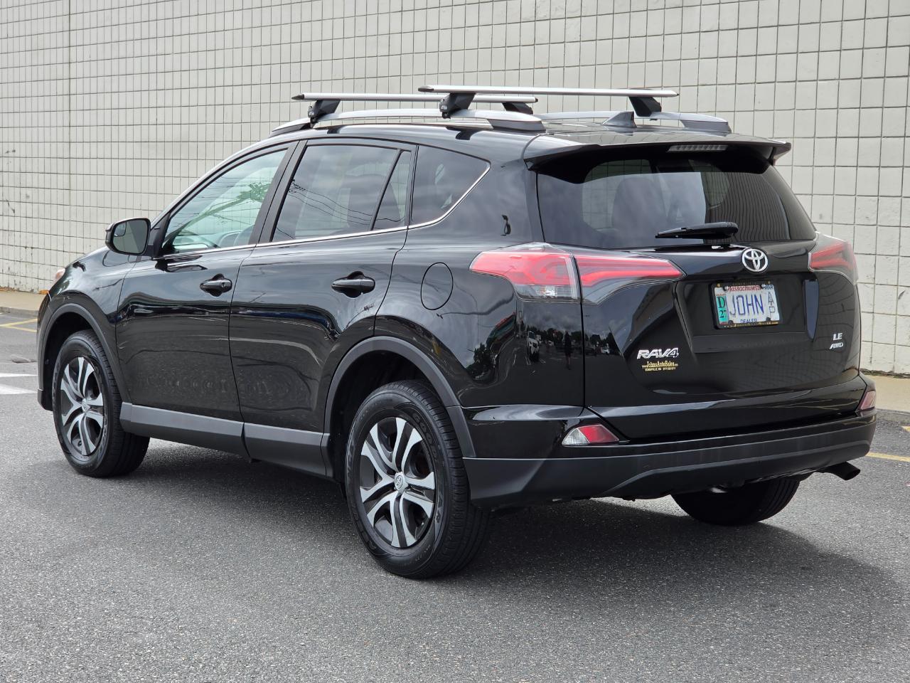 Toyota RAV4 LE AWD (Natl) 2017